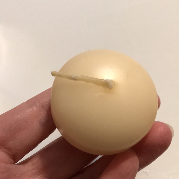 $9 item or bundle 3 $9 items for $21 offer- Floating Candles- 2packs - Picture 2 of 4